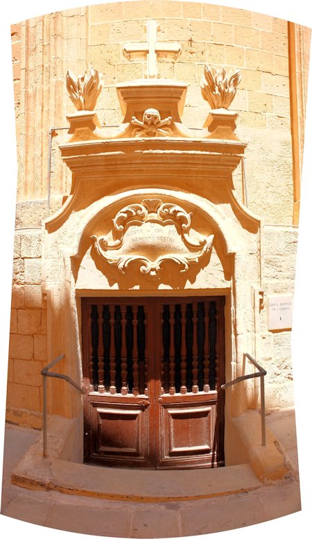 Loading doorway in Medina